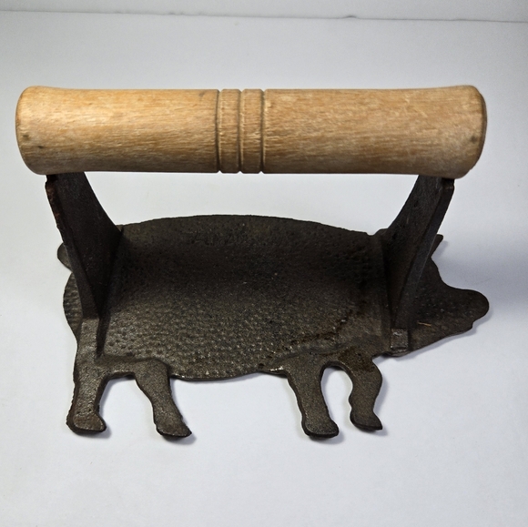 Vintage Cast Iron Bacon Press Pig Shaped Wooden Handle - Picture 2 of 7